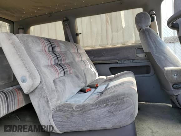 1991 Dodge Caravan z VIN 2B4GK55R6MR136865, wystawiony jako Copart lot #83209824 z przebiegiem 44 931 mil mil oraz Czysty tytuł • Clean title. Historia ofert i sprzedaży dostępna na DreamBid. Obrazek 11.
