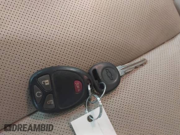 2013 Chevrolet Silverado 2500HD LTZ z VIN 1GC1KYE83DF168827, wystawiony jako IAAI lot #43248218 z przebiegiem 212 927 mil mil oraz . Historia ofert i sprzedaży dostępna na DreamBid. Obrazek 11.