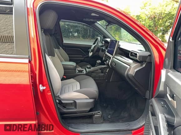 2024 Toyota Tacoma SR5 z VIN 3TYLB5JN6RT023926, wystawiony jako Copart lot #90130065 z przebiegiem 35 061 mil mil oraz Szkoda całkowita • Salvage title. Historia ofert i sprzedaży dostępna na DreamBid. Obrazek 5.