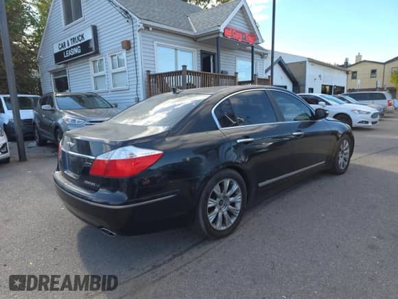 2010 Hyundai Genesis with VIN KMHGC4DF6AU092071, listed as a Copart auction lot 86136805 with 298,111 mi miles and Clean title. Bid and sale history available at DreamBid. Image 4.