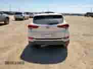 2016 Hyundai Tucson SE z VIN KM8J23A43GU240580, wystawiony jako Copart lot #71276825 z przebiegiem Nie podano mil oraz Szkoda całkowita • Salvage title. Historia ofert i sprzedaży dostępna na DreamBid. Obrazek 6.