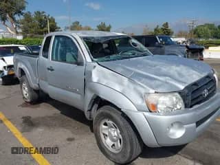 2008 Toyota Tacoma PreRunner z VIN 5TETU62N68Z563711, wystawiony jako IAAI lot #43269851 z przebiegiem 190 644 mil mil oraz . Historia ofert i sprzedaży dostępna na DreamBid. Obrazek 1.