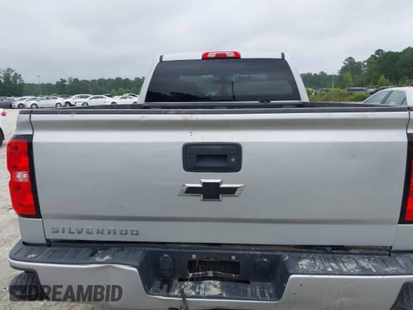 2017 Chevrolet Silverado 1500 Custom с VIN 1GCRCPEH8HZ246260, выставлен на аукционе IAAI как лот 42876102 с пробегом 138 413 миль миль и . История ставок и продаж доступна на DreamBid. Изображение 16.