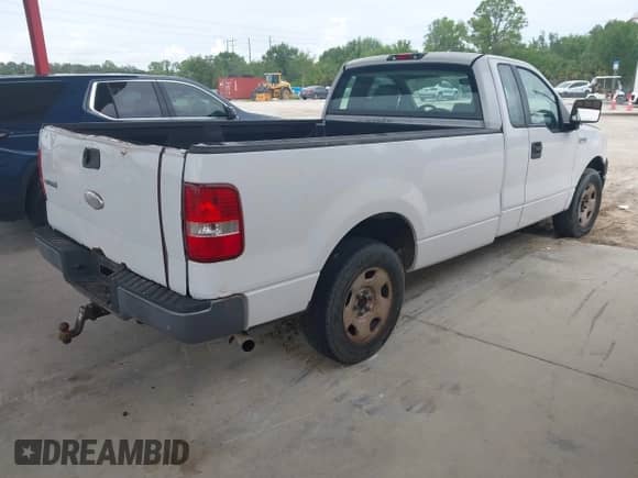 2006 Ford F-150 XL z VIN 1FTRF12W06NA79713, wystawiony jako IAAI lot #42659236 z przebiegiem 157 664 mil mil oraz . Historia ofert i sprzedaży dostępna na DreamBid. Obrazek 4.