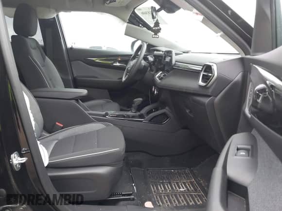 2025 Chevrolet TrailBlazer LT with VIN KL79MPSL0SB095627, listed as a IAAI auction lot 42183606 with 2,380 mi miles and . Bid and sale history available at DreamBid. Image 5.