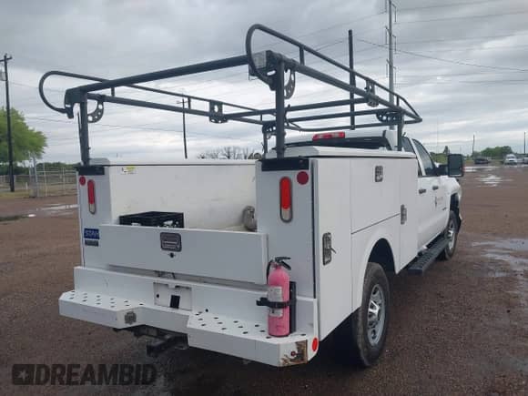 2019 Chevrolet Silverado 2500HD Work Truck z VIN 2GC2CREG8K1149824, wystawiony jako IAAI lot #41895440 z przebiegiem 241 366 mil mil oraz . Historia ofert i sprzedaży dostępna na DreamBid. Obrazek 4.