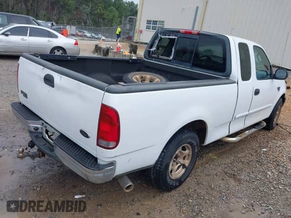 2004 Ford F-150 XL with VIN 2FTRX17W44CA46433, listed as a IAAI auction lot 41578070 with 285,999 mi miles and . Bid and sale history available at DreamBid. Image 4.