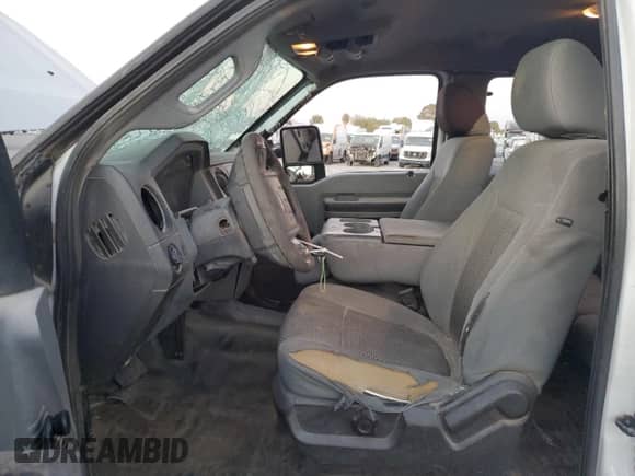 2013 Ford F-250 XL z VIN 1FT7X2A65DEA56291, wystawiony jako Copart lot #85919034 z przebiegiem 175 471 mil mil oraz Szkoda całkowita • Salvage title. Historia ofert i sprzedaży dostępna na DreamBid. Obrazek 7.