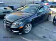 2013 Mercedes-Benz C 300 Sport z VIN WDDGF8AB4DR293629, wystawiony jako Copart lot #85404695 z przebiegiem 96 238 mil mil oraz Czysty tytuł • Clean title. Historia ofert i sprzedaży dostępna na DreamBid. Obrazek 1.