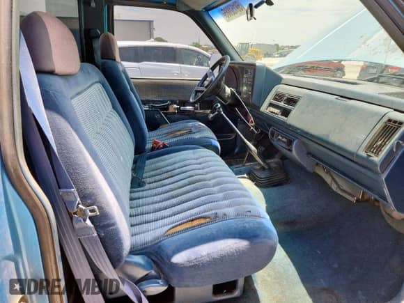 1993 Chevrolet Silverado 2500 with VIN 1GCFK24K2PE118110, listed as a Copart auction lot 59152885 with 259,437 mi miles and Clean title. Bid and sale history available at DreamBid. Image 10.