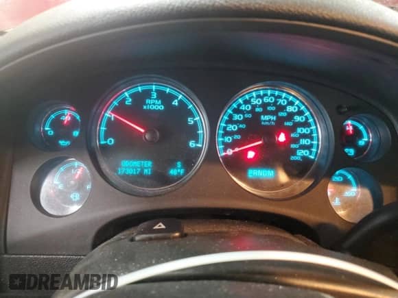 2010 Chevrolet Suburban LTZ z VIN 1GNUKKE31AR130285, wystawiony jako Copart lot #52074615 z przebiegiem 173 017 mil mil oraz Szkoda całkowita • Salvage title. Historia ofert i sprzedaży dostępna na DreamBid. Obrazek 9.