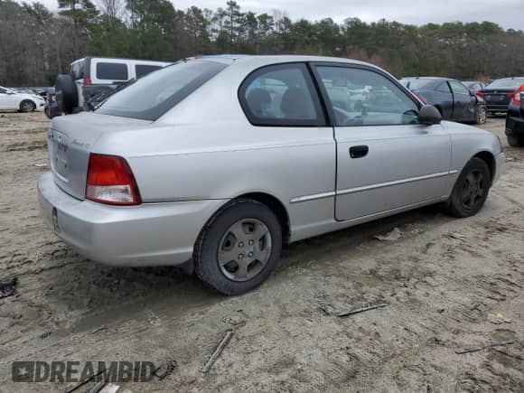 2002 Hyundai Accent GS z VIN KMHCG35CX2U210657, wystawiony jako Copart lot #85131504 z przebiegiem 91 354 mil mil oraz Czysty tytuł • Clean title. Historia ofert i sprzedaży dostępna na DreamBid. Obrazek 3.