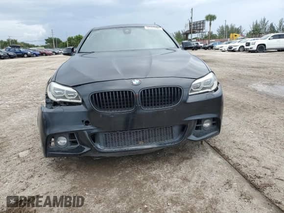 2016 BMW 5 Series 550i z VIN WBAKN9C50GD962143, wystawiony jako Copart lot #59698315 z przebiegiem 108 016 mil mil oraz Czysty tytuł • Clean title. Historia ofert i sprzedaży dostępna na DreamBid. Obrazek 5.