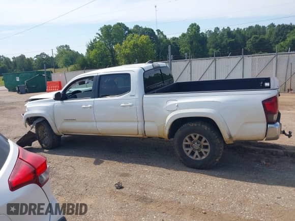 2018 Toyota Tacoma SR5 с VIN 5TFBZ5DN7JX004248, выставлен на аукционе IAAI как лот 42864580 с пробегом 210 482 миль миль и . История ставок и продаж доступна на DreamBid. Изображение 14.