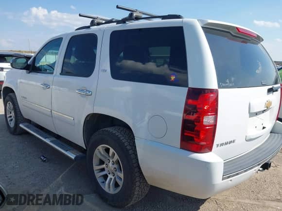 2013 Chevrolet Tahoe LTZ z VIN 1GNSKCE05DR246189, wystawiony jako IAAI lot #43204323 z przebiegiem 183 287 mil mil oraz . Historia ofert i sprzedaży dostępna na DreamBid. Obrazek 3.