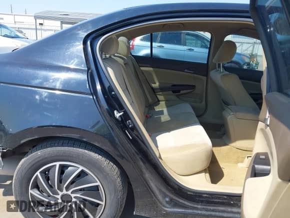 2008 Honda Accord LX с VIN JHMCP26338C076018, выставлен на аукционе IAAI как лот 43185815 с пробегом Не указан миль и . История ставок и продаж доступна на DreamBid. Изображение 8.