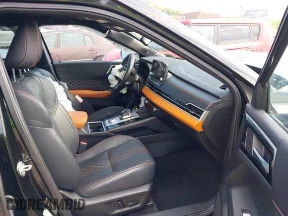 2023 Mitsubishi Outlander SEL z VIN JA4J4VA87PZ019896, wystawiony jako IAAI lot #42646987 z przebiegiem 22 494 mil mil oraz . Historia ofert i sprzedaży dostępna na DreamBid. Obrazek 5.