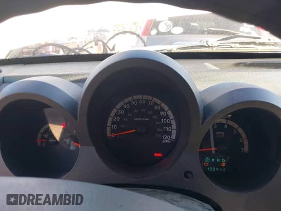 2009 Dodge Nitro SE z VIN 1D8GU28K59W525992, wystawiony jako IAAI lot #43391581 z przebiegiem 180 411 mil mil oraz . Historia ofert i sprzedaży dostępna na DreamBid. Obrazek 7.
