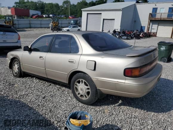 1993 Toyota Camry с VIN 4T1VK13E2PU091221, выставлен на аукционе Copart как лот 63977405 с пробегом 181 754 миль миль и Списание • Salvage title. История ставок и продаж доступна на DreamBid. Изображение 2.