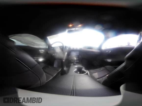 2020 Ford Mustang Bullitt z VIN 1FA6P8K02L5580706, wystawiony jako IAAI lot #43125244 z przebiegiem 22 020 mil mil oraz . Historia ofert i sprzedaży dostępna na DreamBid. Obrazek 24.