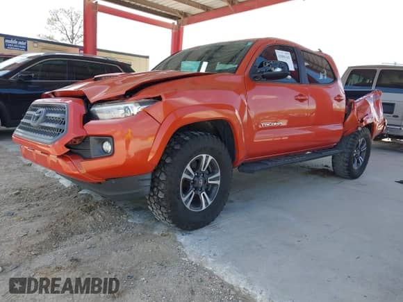 2017 Toyota Tacoma SR5 с VIN 5TFCZ5AN7HX091488, выставлен на аукционе IAAI как лот 43096343 с пробегом 85 481 миль миль и . История ставок и продаж доступна на DreamBid. Изображение 18.