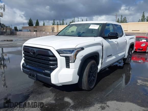 2024 Toyota Tundra Limited z VIN 5TFWA5DB9RX217552, wystawiony jako IAAI lot #41588555 z przebiegiem 3 216 mil mil oraz . Historia ofert i sprzedaży dostępna na DreamBid. Obrazek 2.