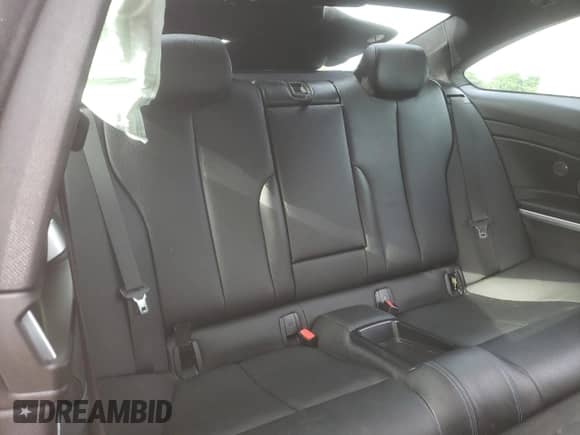 2019 BMW 4 Series 430i xDrive z VIN WBA4W5C56KAE49832, wystawiony jako Copart lot #70455315 z przebiegiem 50 157 mil mil oraz Nie do naprawy • Non repairable. Historia ofert i sprzedaży dostępna na DreamBid. Obrazek 10.