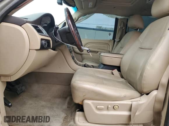 2014 Cadillac Escalade Luxury с VIN 1GYS3BEF3ER227401, выставлен на аукционе Copart как лот 51662925 с пробегом 178 428 миль миль и Списание • Salvage title. История ставок и продаж доступна на DreamBid. Изображение 7.