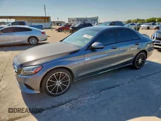 2020 Mercedes-Benz C 300 z VIN 55SWF8DBXLU326976, wystawiony jako Copart lot #71596965 z przebiegiem 144 633 mil mil oraz Czysty tytuł • Clean title. Historia ofert i sprzedaży dostępna na DreamBid. Obrazek 1.