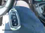 2022 Hyundai Veloster z VIN KMHT36AH3NU014434, wystawiony jako IAAI lot #42540378 z przebiegiem 28 106 mil mil oraz . Historia ofert i sprzedaży dostępna na DreamBid. Obrazek 11.