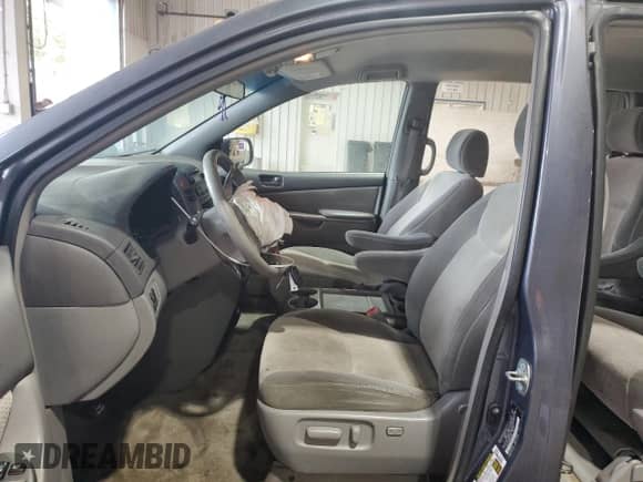 2008 Toyota Sienna CE с VIN 5TDZK23C58S196464, выставлен на аукционе Copart как лот 84249935 с пробегом 251 088 миль миль и Списание • Salvage title. История ставок и продаж доступна на DreamBid. Изображение 7.