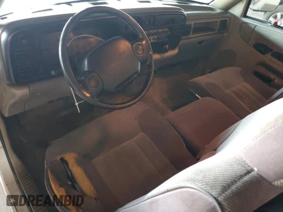 1996 Dodge 1500 z VIN 3B7HC13Y8TG179552, wystawiony jako Copart lot #90665965 z przebiegiem 127 706 mil mil oraz Szkoda całkowita • Salvage title. Historia ofert i sprzedaży dostępna na DreamBid. Obrazek 8.