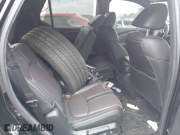 2025 Honda Pilot Black Edition с VIN 5FNYG1H92SB023629, выставлен на аукционе IAAI как лот 40957146 с пробегом 2 992 миль миль и . История ставок и продаж доступна на DreamBid. Изображение 8.