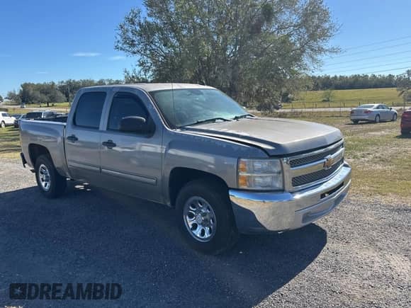 2013 Chevrolet Silverado 1500 LT z VIN 3GCPCSEA9DG215414, wystawiony jako Copart lot #83071594 z przebiegiem 230 791 mil mil oraz Czysty tytuł • Clean title. Historia ofert i sprzedaży dostępna na DreamBid. Obrazek 1.