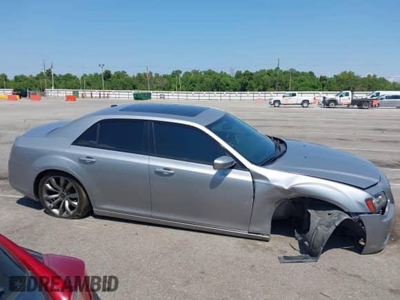 2014 Chrysler 300 S с VIN 2C3CCABG7EH272654, выставлен на аукционе IAAI как лот 43147657 с пробегом 202 449 миль миль и . История ставок и продаж доступна на DreamBid. Изображение 13.