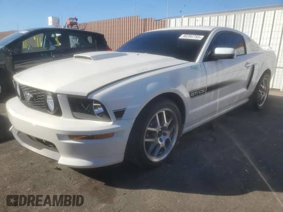 2008 Ford Mustang GT Deluxe with VIN 1ZVHT82H685120487, listed as a Copart auction lot 90284755 with 81,141 mi miles and Salvage title. Bid and sale history available at DreamBid. Image 1.