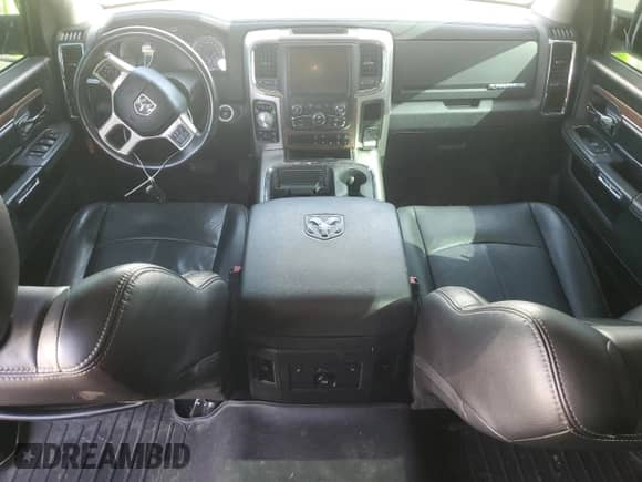 2017 Ram 1500 Laramie z VIN 1C6RR7NM1HS882868, wystawiony jako Copart lot #62965505 z przebiegiem 95 201 mil mil oraz Czysty tytuł • Clean title. Historia ofert i sprzedaży dostępna na DreamBid. Obrazek 8.