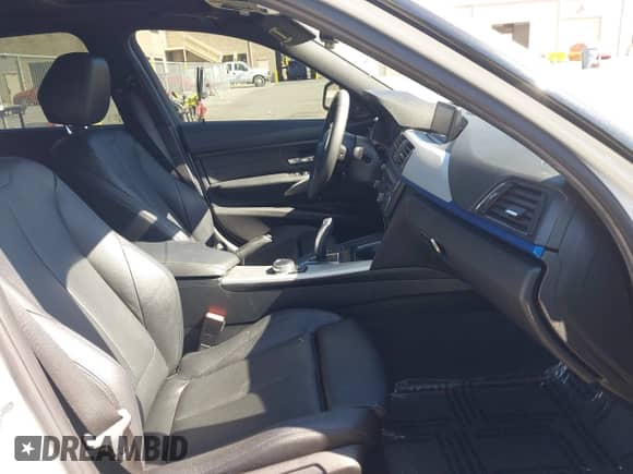 2015 BMW 3 Series 328i с VIN WBA3C1C51FK122880, выставлен на аукционе IAAI как лот 43378803 с пробегом 55 552 миль миль и . История ставок и продаж доступна на DreamBid. Изображение 5.