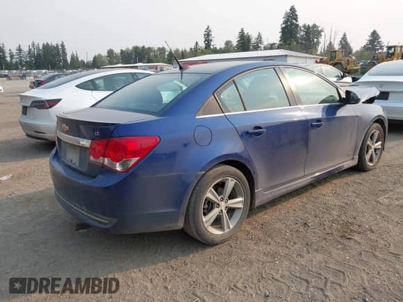 2013 Chevrolet Cruze 2LT with VIN 1G1PE5SB7D7109878, listed as a IAAI auction lot 43141166 with 71,038 mi miles and . Bid and sale history available at DreamBid. Image 4.