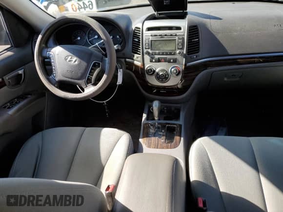 2010 Hyundai Santa Fe GLS с VIN 5NMSG3AB6AH402709, выставлен на аукционе Copart как лот 87376745 с пробегом 177 781 миль миль и Списание • Salvage title. История ставок и продаж доступна на DreamBid. Изображение 8.