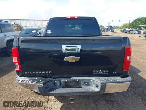 2011 Chevrolet Silverado 1500 LT z VIN 3GCPCSE00BG382605, wystawiony jako IAAI lot #42549320 z przebiegiem 135 390 mil mil oraz . Historia ofert i sprzedaży dostępna na DreamBid. Obrazek 16.