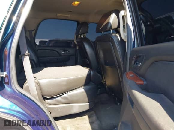 2007 Chevrolet Tahoe LT z VIN 1GNFC13077R366568, wystawiony jako IAAI lot #42817237 z przebiegiem 166 169 mil mil oraz . Historia ofert i sprzedaży dostępna na DreamBid. Obrazek 8.