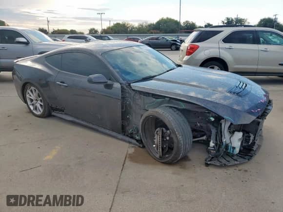 2024 Ford Mustang GT Premium с VIN 1FA6P8CF4R5404526, выставлен на аукционе Copart как лот 81046015 с пробегом 23 796 миль миль и Списание • Salvage title. История ставок и продаж доступна на DreamBid. Изображение 4.