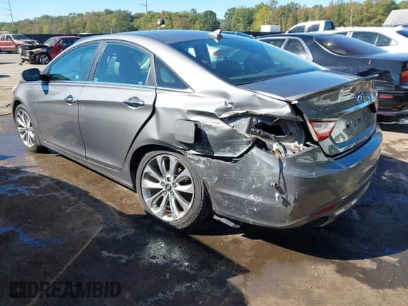 2013 Hyundai Sonata Limited с VIN 5NPEC4AC4DH577250, выставлен на аукционе IAAI как лот 43391556 с пробегом 117 760 миль миль и . История ставок и продаж доступна на DreamBid. Изображение 3.