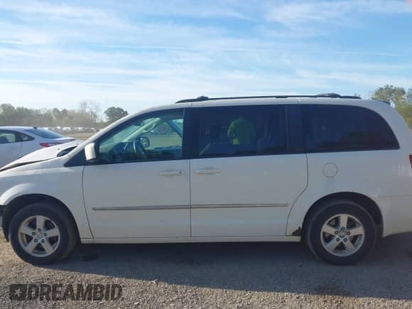 2010 Dodge Grand Caravan SXT с VIN 2D4RN5D16AR356309, выставлен на аукционе IAAI как лот 43370153 с пробегом 171 529 миль миль и . История ставок и продаж доступна на DreamBid. Изображение 15.