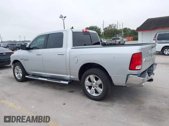 2017 Ram 1500 Big Horn z VIN 1C6RR6LT3HS500618, wystawiony jako IAAI lot #41424471 z przebiegiem 123 217 mil mil oraz . Historia ofert i sprzedaży dostępna na DreamBid. Obrazek 14.