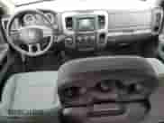 2020 Ram 1500 SLT z VIN 1C6RR7TT0LS106654, wystawiony jako Copart lot #62701675 z przebiegiem 81 036 mil mil oraz Szkoda całkowita • Salvage title. Historia ofert i sprzedaży dostępna na DreamBid. Obrazek 8.