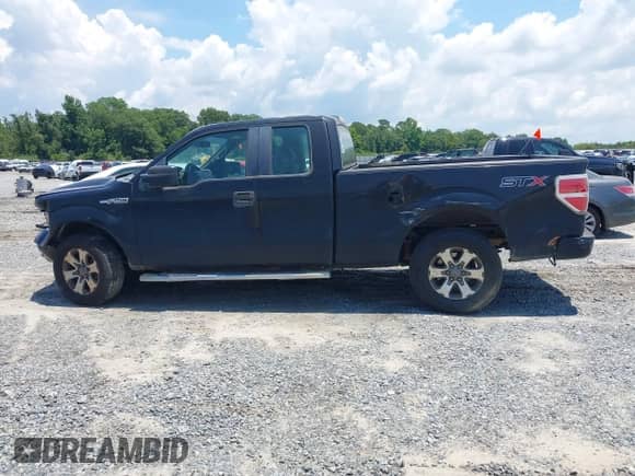 2014 Ford F-150 XL z VIN 1FTEX1CMXEFB38168, wystawiony jako IAAI lot #42660051 z przebiegiem 330 522 mil mil oraz . Historia ofert i sprzedaży dostępna na DreamBid. Obrazek 13.
