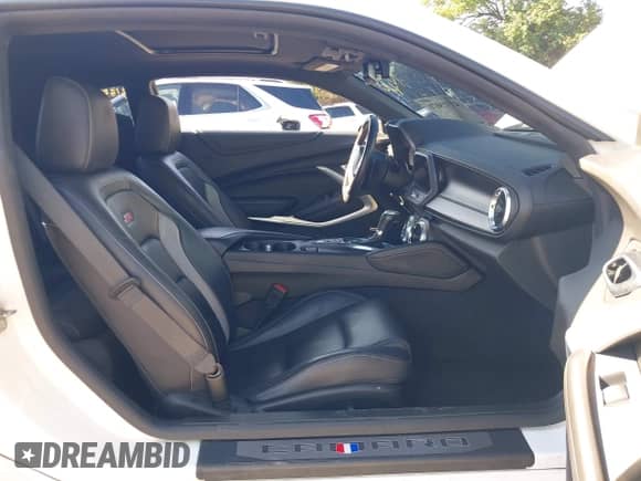 2018 Chevrolet Camaro 2SS с VIN 1G1FH1R73J0189018, выставлен на аукционе IAAI как лот 43313071 с пробегом 79 918 миль миль и . История ставок и продаж доступна на DreamBid. Изображение 5.