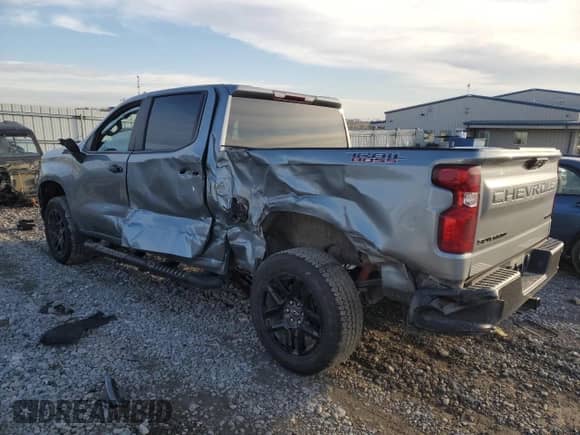 2023 Chevrolet Silverado 1500 Custom Trail Boss with VIN 3GCPDCEK2PG226769, listed as a Copart auction lot 45352185 with 33,767 mi miles and Salvage title. Bid and sale history available at DreamBid. Image 2.